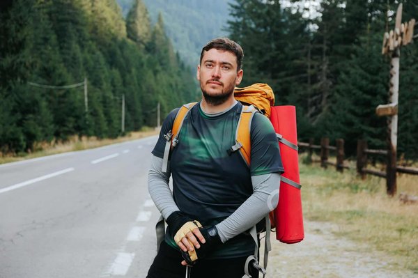 Comment planifier une expédition d'observation des gorilles en Ouganda : équipements et périodes ?